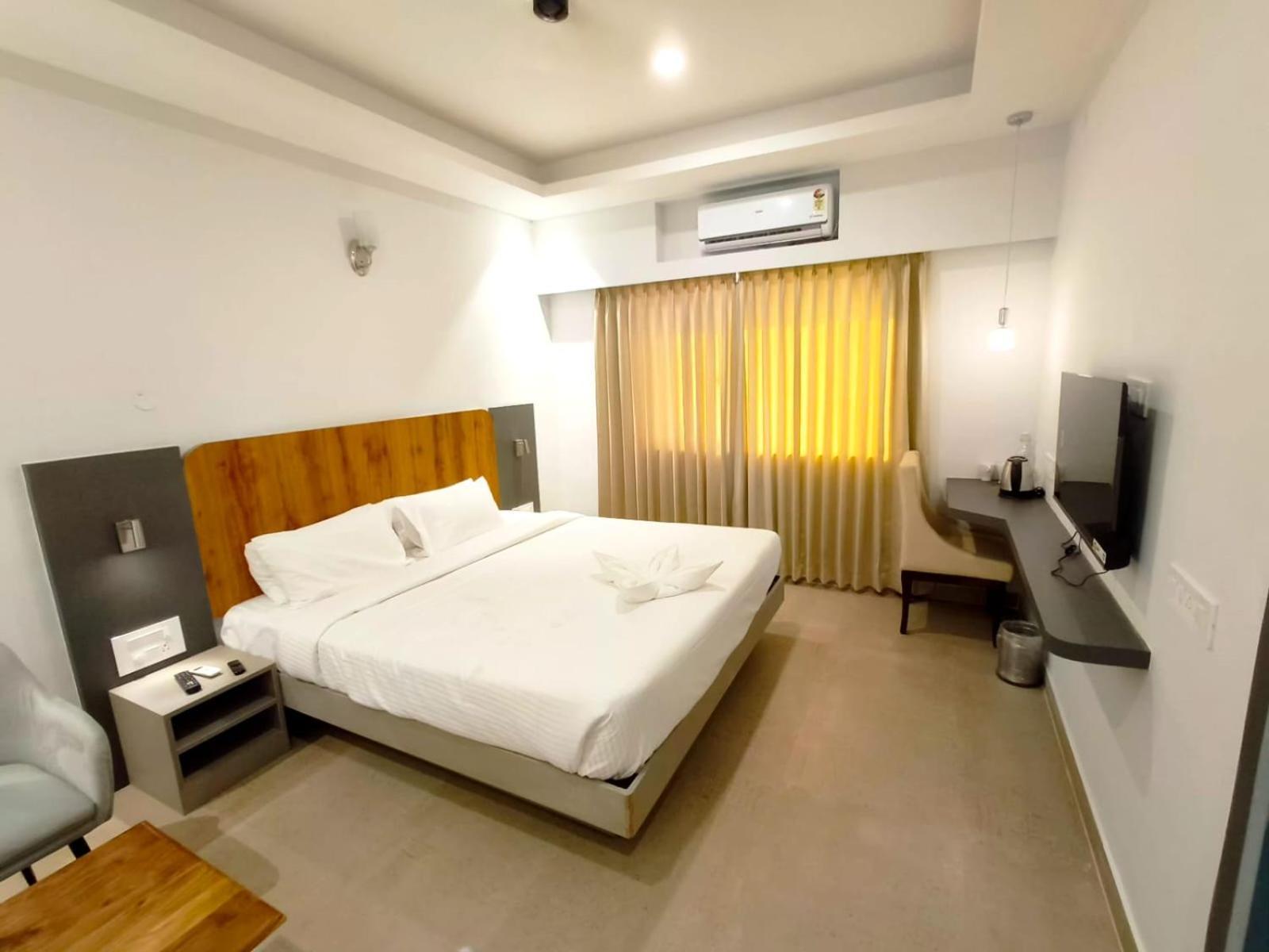 Hotel Gsr Tumkur Zewnętrze zdjęcie